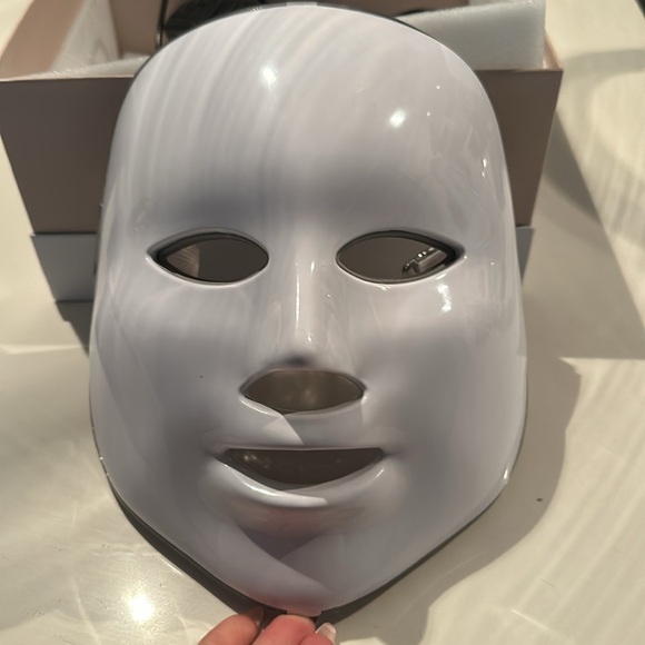 LED FACE MASK - Picture 2 of 3